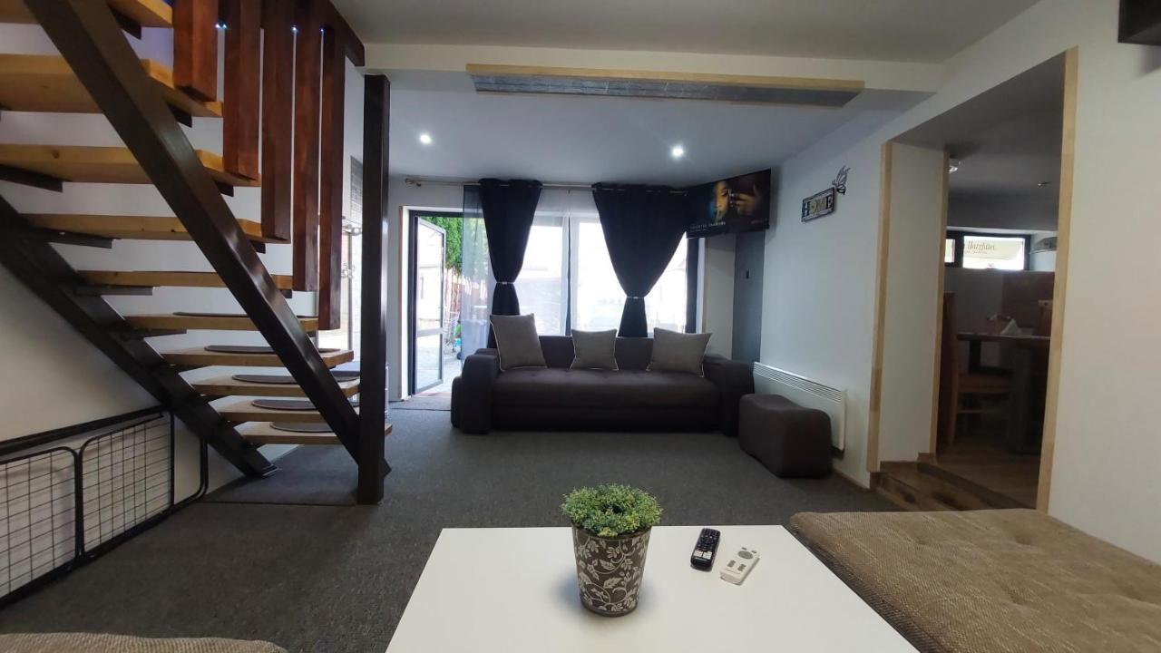 Morrison Apartments М'єркуря-Чук Номер фото